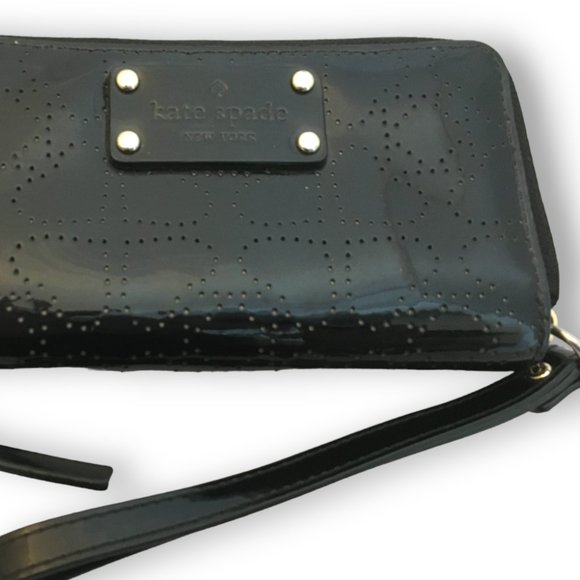 Kate Spade ♠️ Black Patent Leather Jazzy Metro zip around wallet w/ wrist strap - Picture 3 of 5